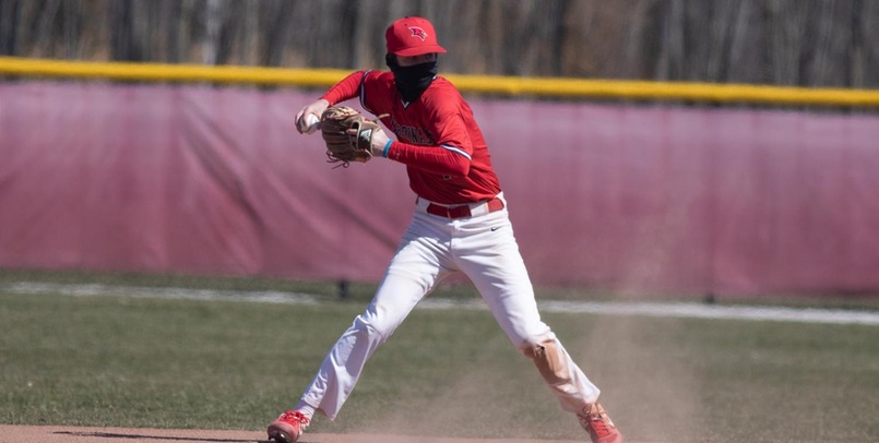 Davenport sweeps first of two DHs from SVSU