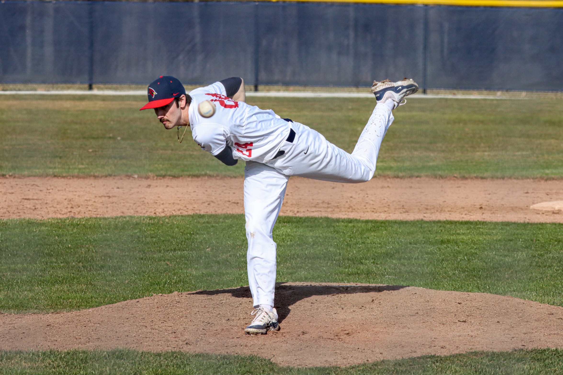 Baseball Sweeps Maryville in Doubleheader