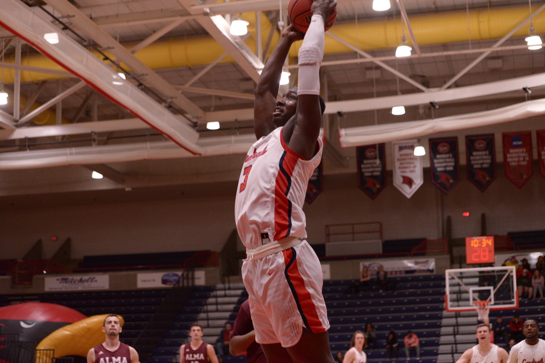 Belyeu's 32 points lead Cardinals to first victory over Alma