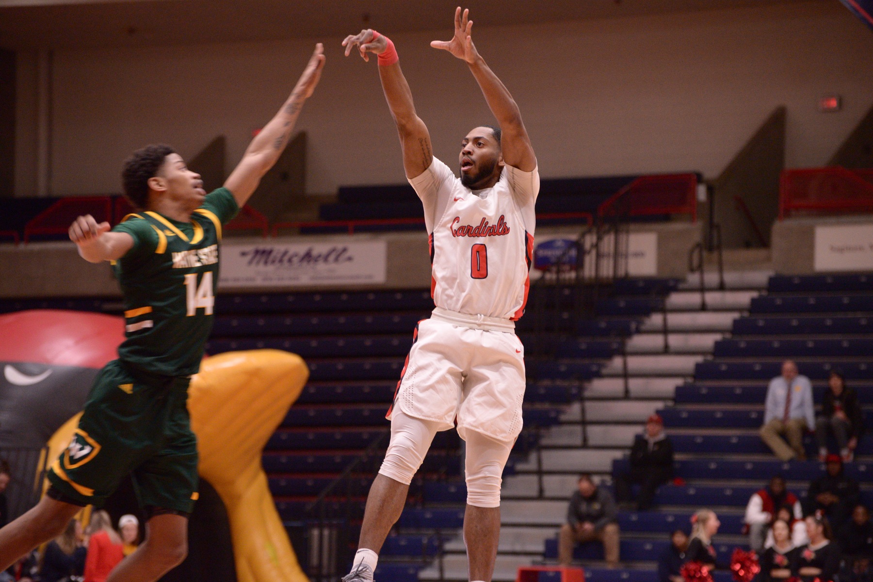 Hoskins nets 28 points; hits game-winner in SVSU's 59-56 win over #18 Ashland