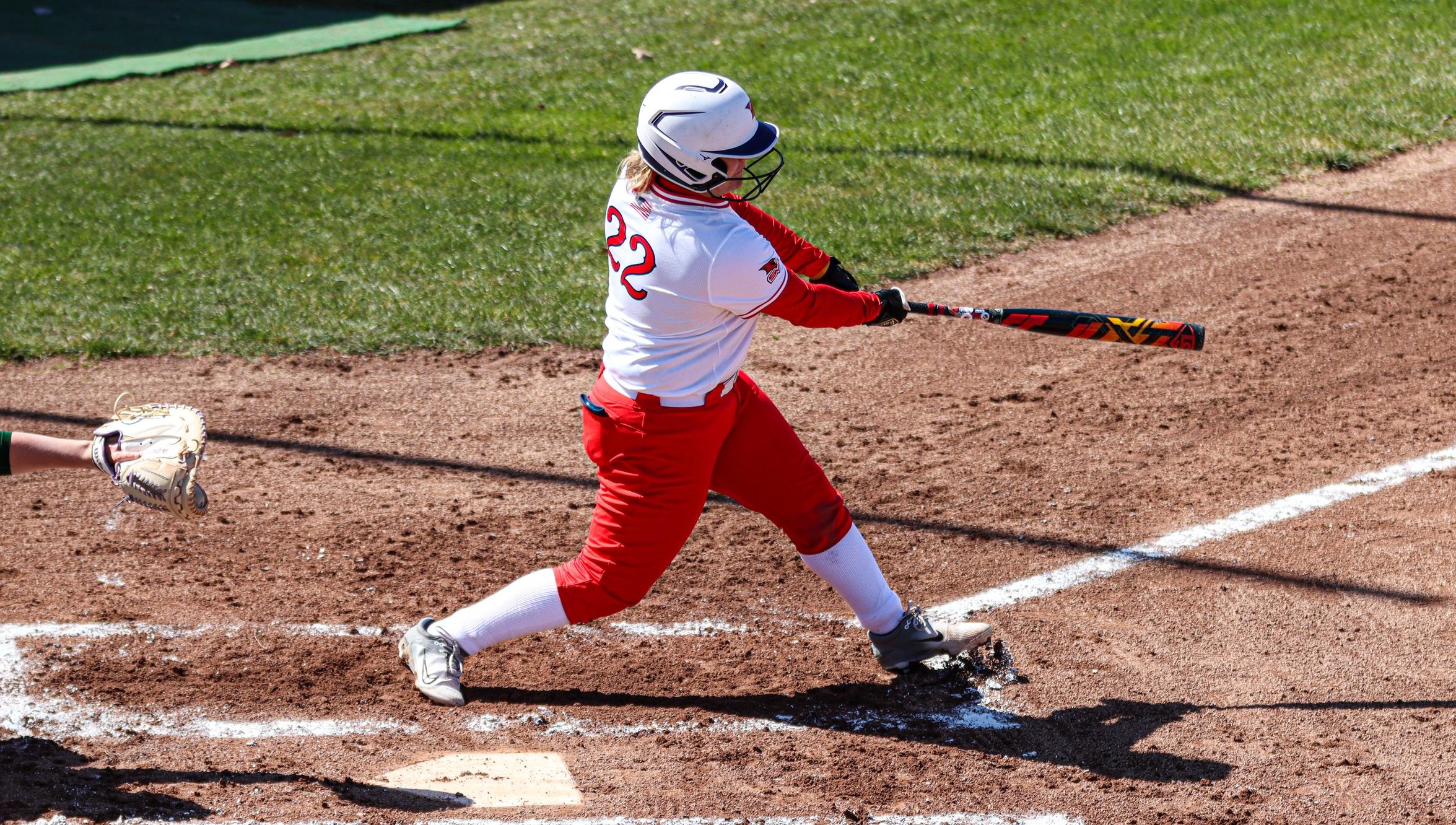Softball Begins GLIAC Road Trip with Split at Davenport
