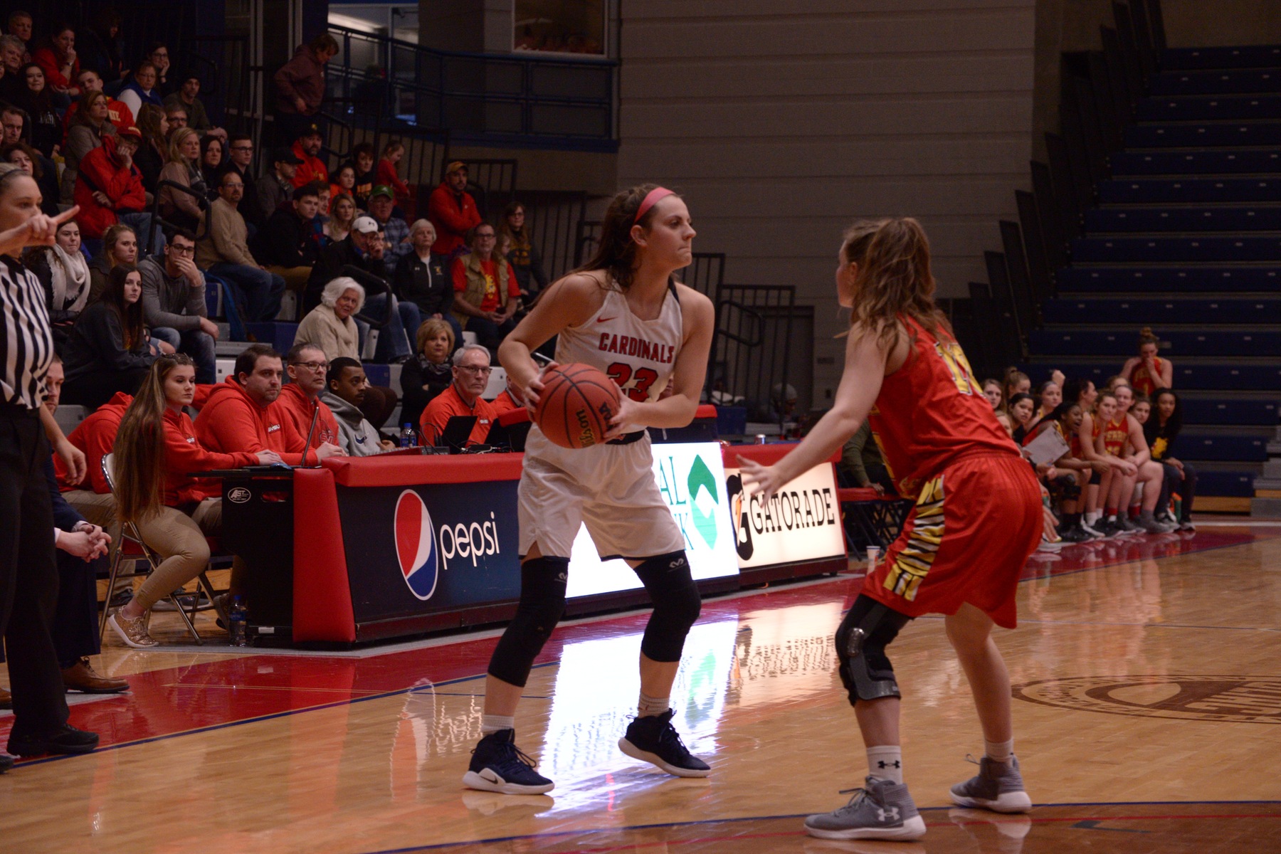 Huskies separate late in victory over SVSU, 79-54