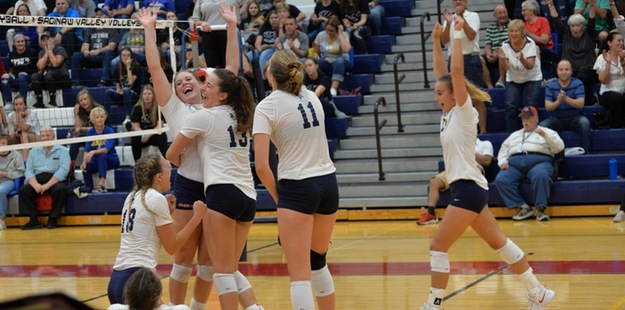 SVSU Hangs On For Win Versus Lakers, 3-2