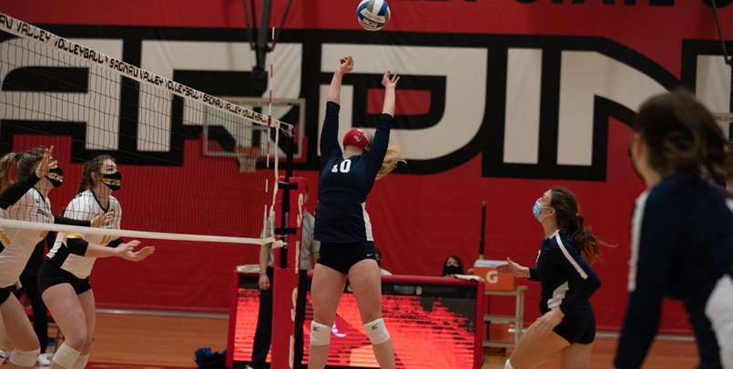 Bulldogs sweep series opener from Cardinals